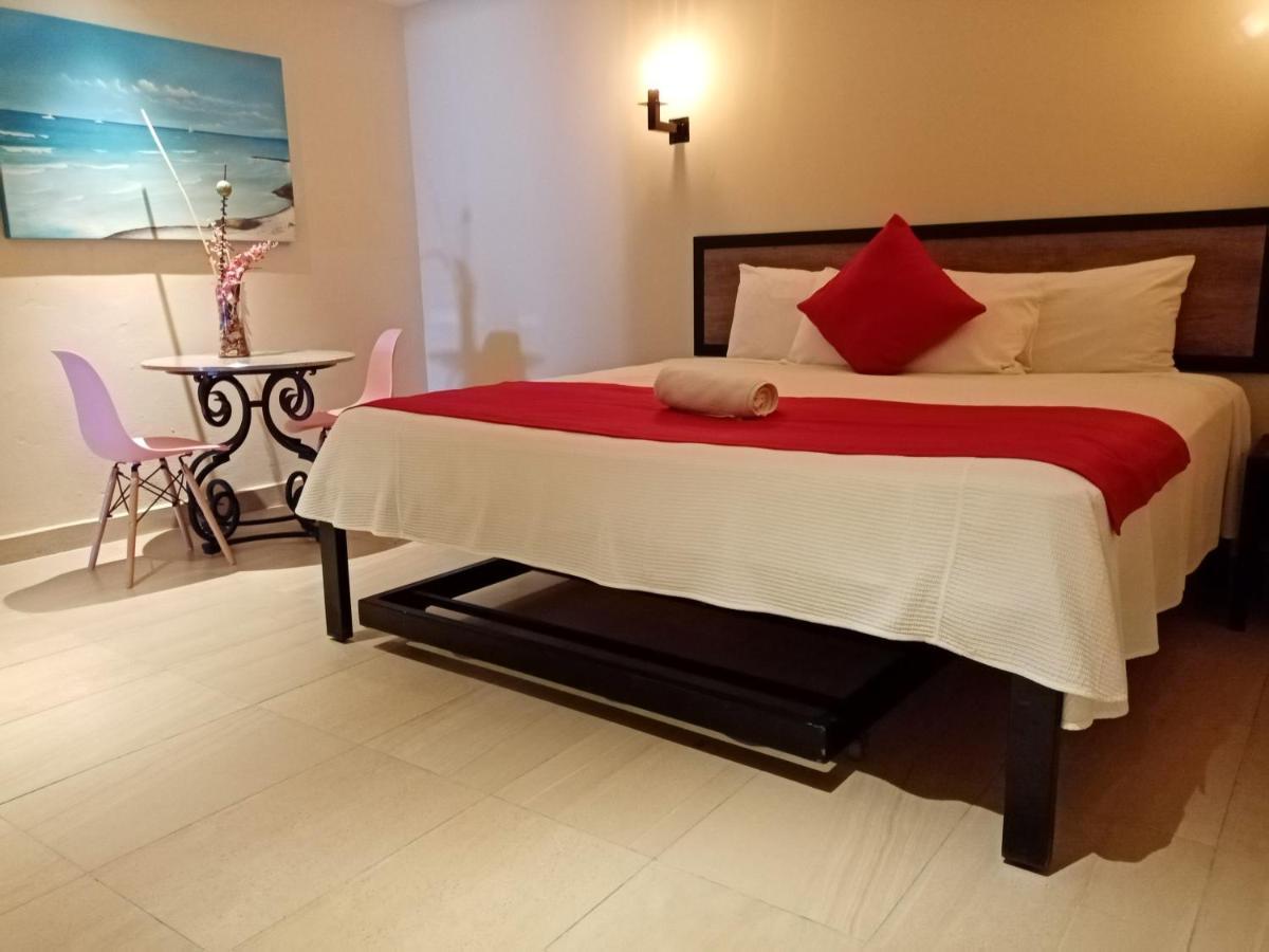 Brisas 10 Beachside Suites Канкун Экстерьер фото